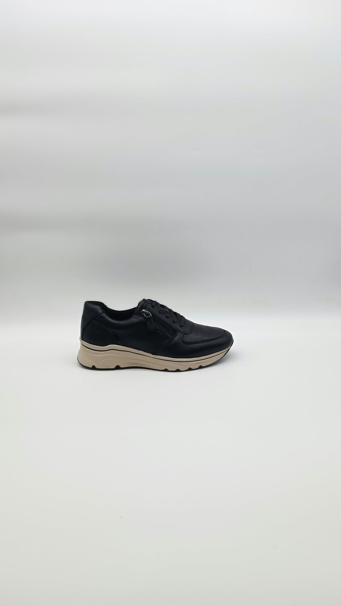 DEPORTIVA CLARA NEGRO